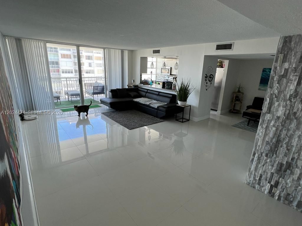 18061 Biscayne Blvd , Unit 1404, Aventura, FL 33160 Photo
