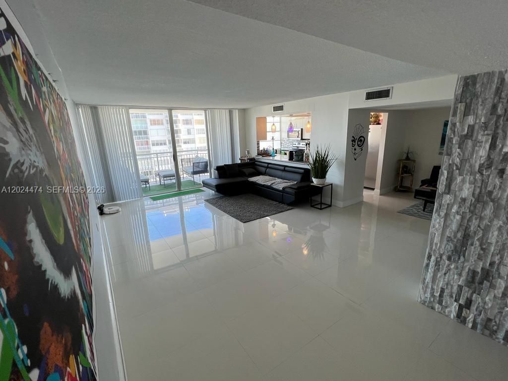18061 Biscayne Blvd , Unit 1404, Aventura, FL 33160 Photo