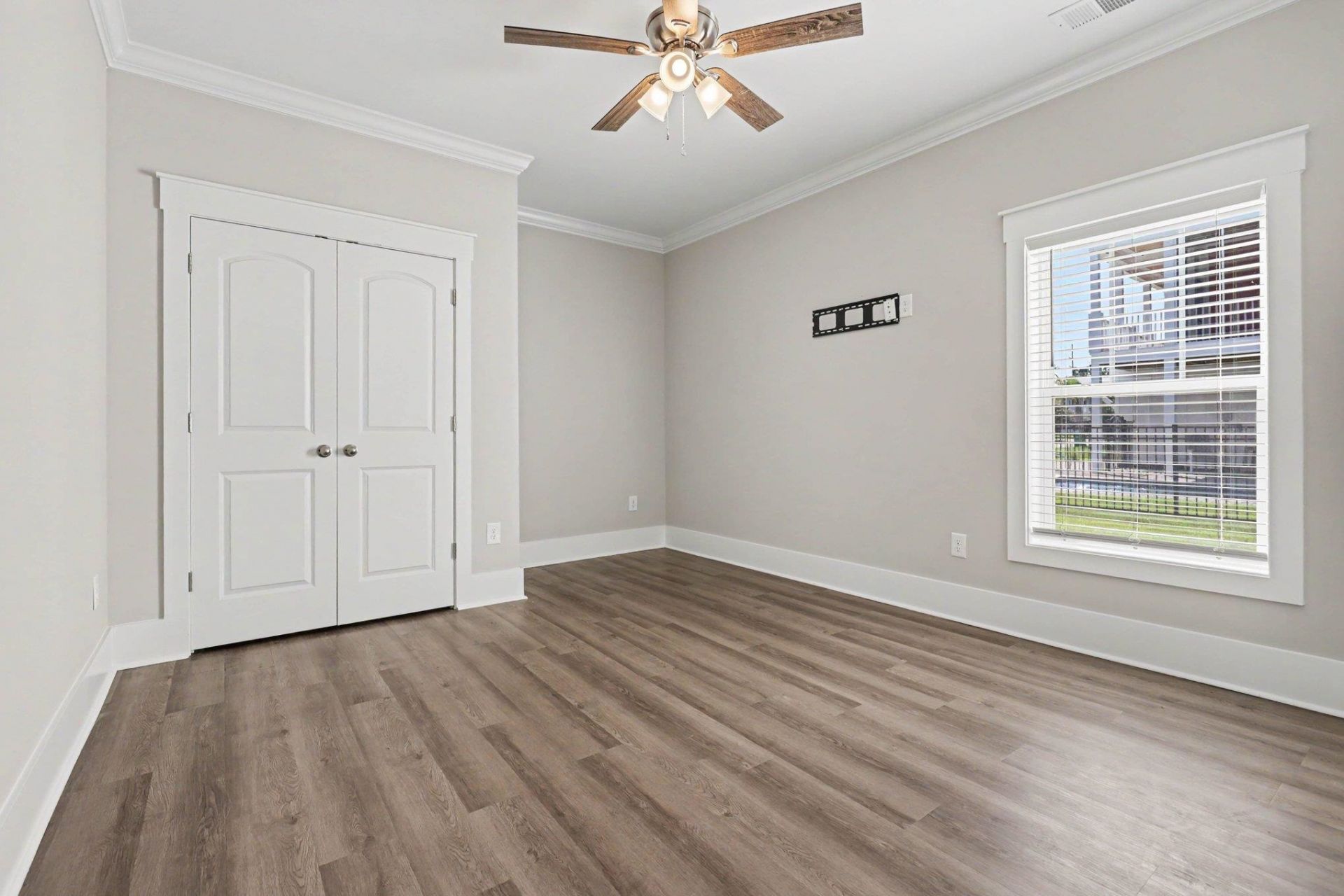 151 Mcilroy Ct. Photo 5