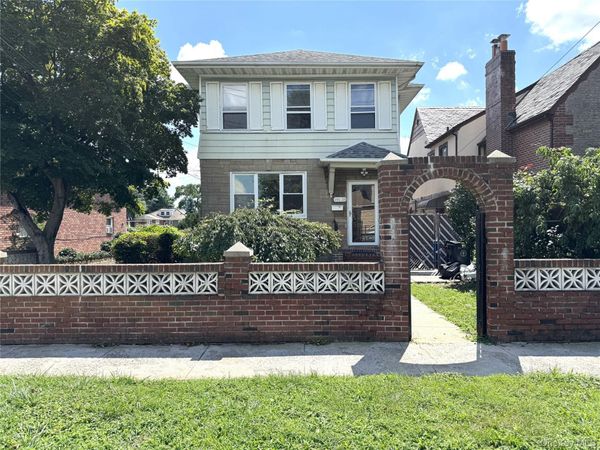 146-38 Bayside Avenue, Flushing, NY 11354
