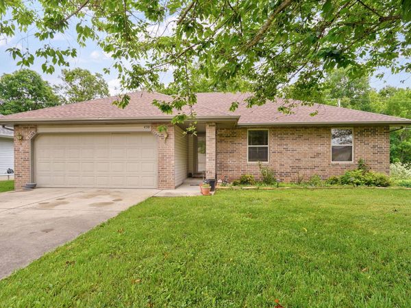 450 S Basswood Avenue , Republic, MO 65738