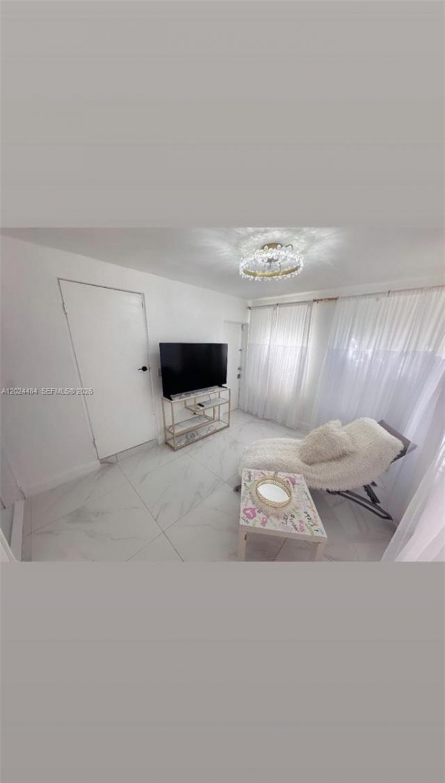 950 NE 127th St, Unit 1, North Miami, FL 33161 Photo
