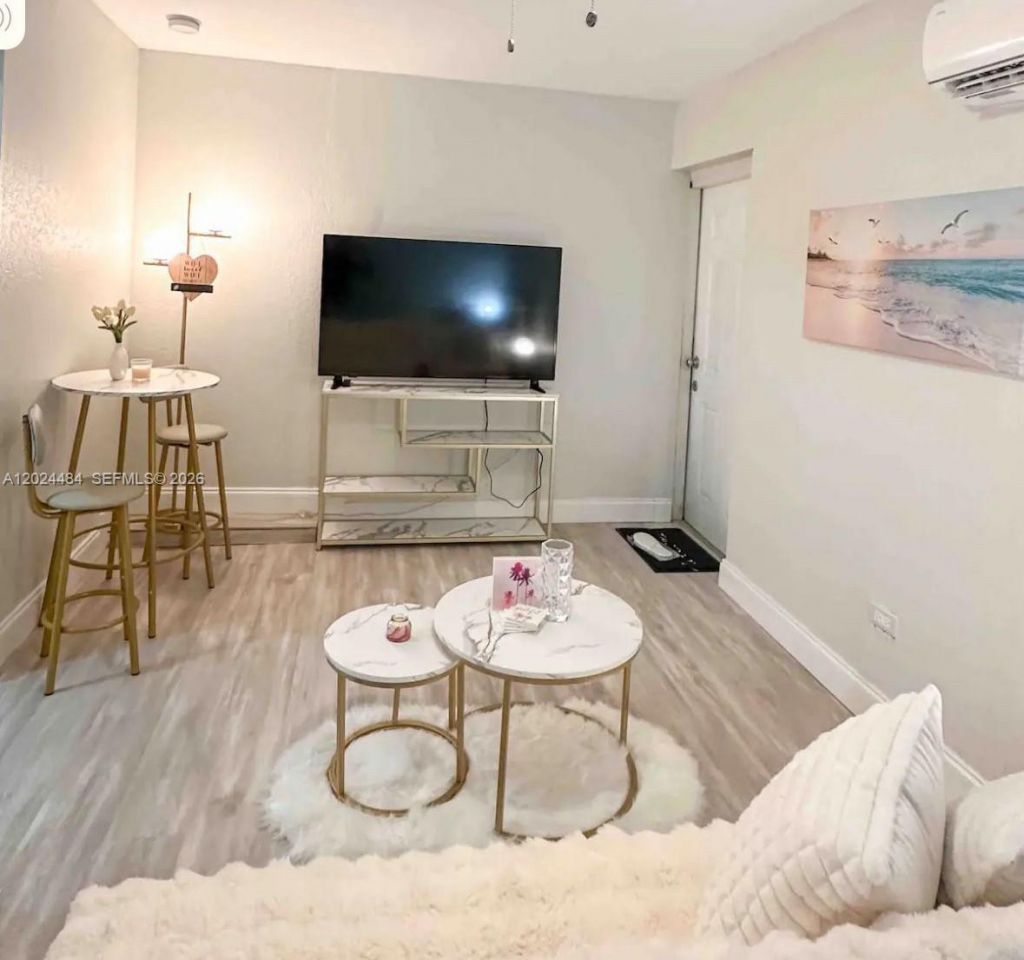 950 NE 127th St, Unit 1, North Miami, FL 33161 Photo