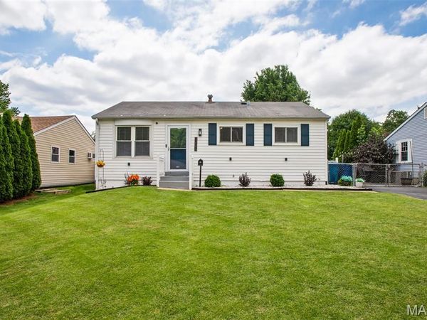 12093 Sunnycrest Place , Maryland Heights, MO 63043