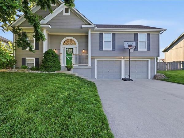 2304 NE SUMMERFIELD Drive, Blue Springs, MO 64029