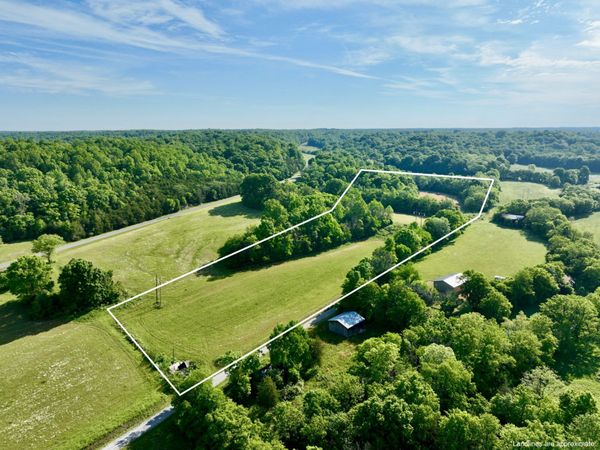 1 Fattybread Branch Rd , Williamsport, TN 38487
