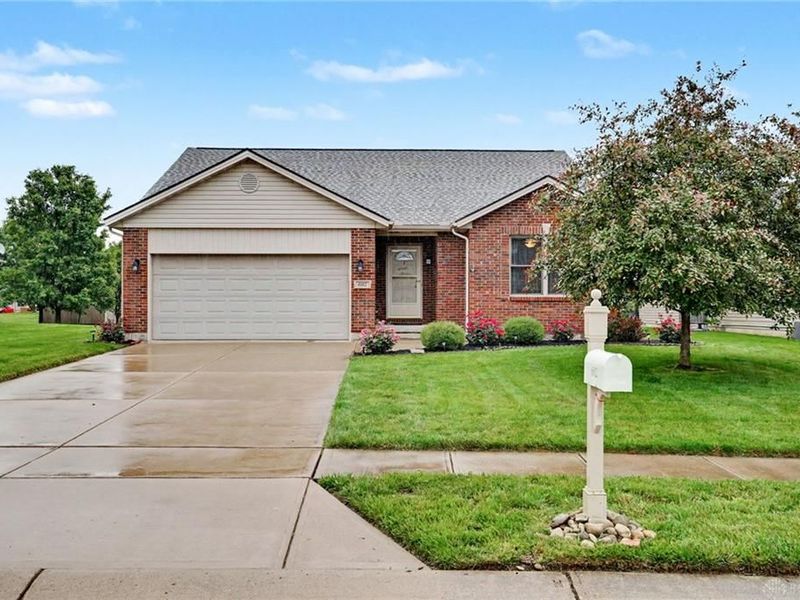 602 Meadowview Court, Carlisle, OH 45005 Photo 2