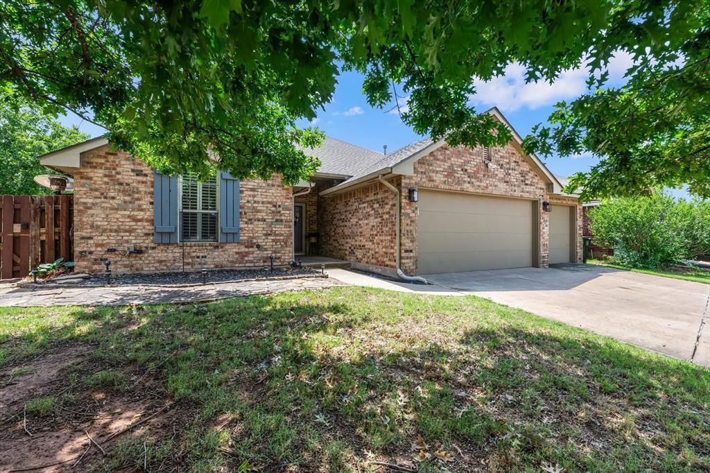 2500 Ozark Trail, Edmond, OK 73003 Main Photo