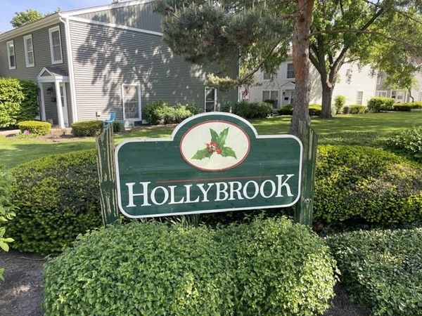 1694 Farragut Court, Unit C, Wheaton, IL 60189