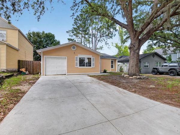 7606 LEON AVENUE , TAMPA, FL 33637