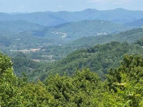 105 Dotsu Trail , Maggie Valley, NC 28751