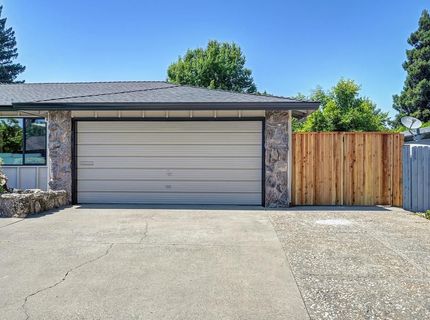 945 Trestle Glen Way, Sacramento, CA 95831 Photo