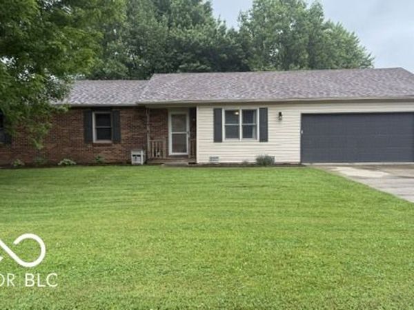 5376 Collett Drive E, Camby, IN 46113