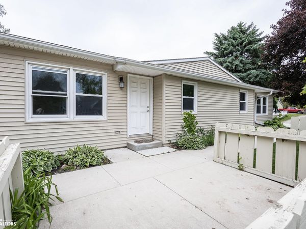 207 8Th Avenue S, Clear Lake, IA 50428