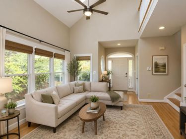 323 Columbia Place E, Chapel Hill, NC 27516