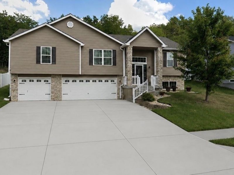623 S Kisner Drive, Independence, MO 64056 Main Photo