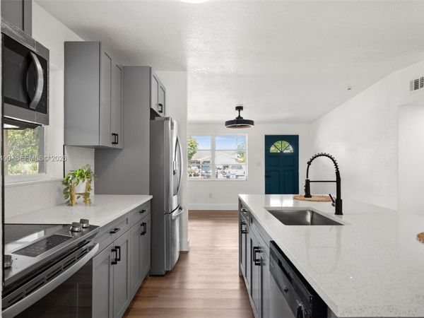 9596 Groveland St , Seminole, FL 33772