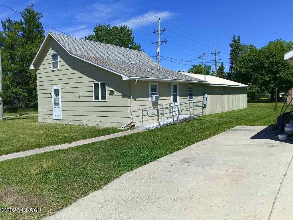 206 W Felton Avenue, McVille, ND 58254 Main Photo