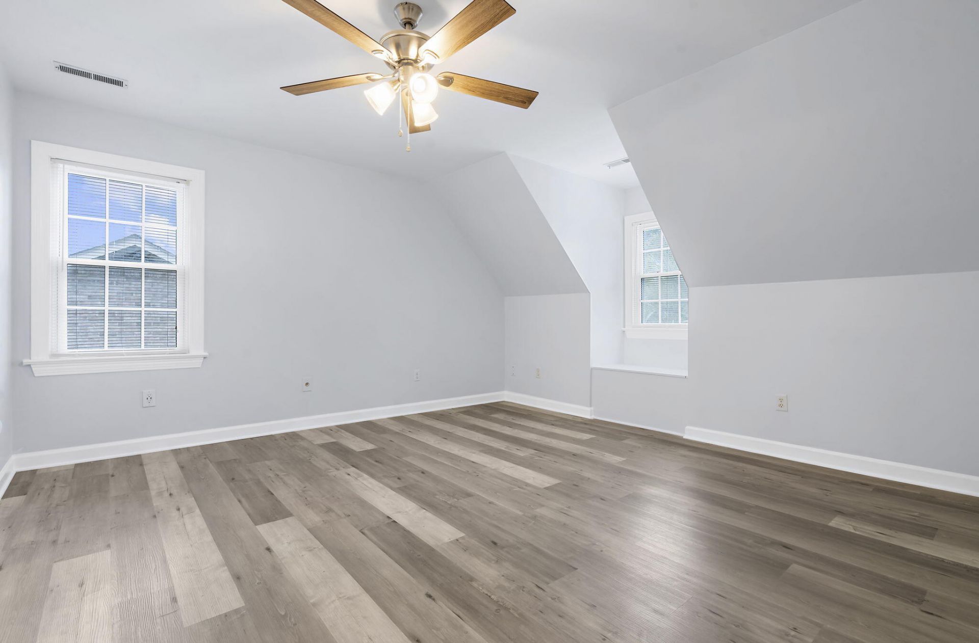 946 Melrose Drive Photo 29
