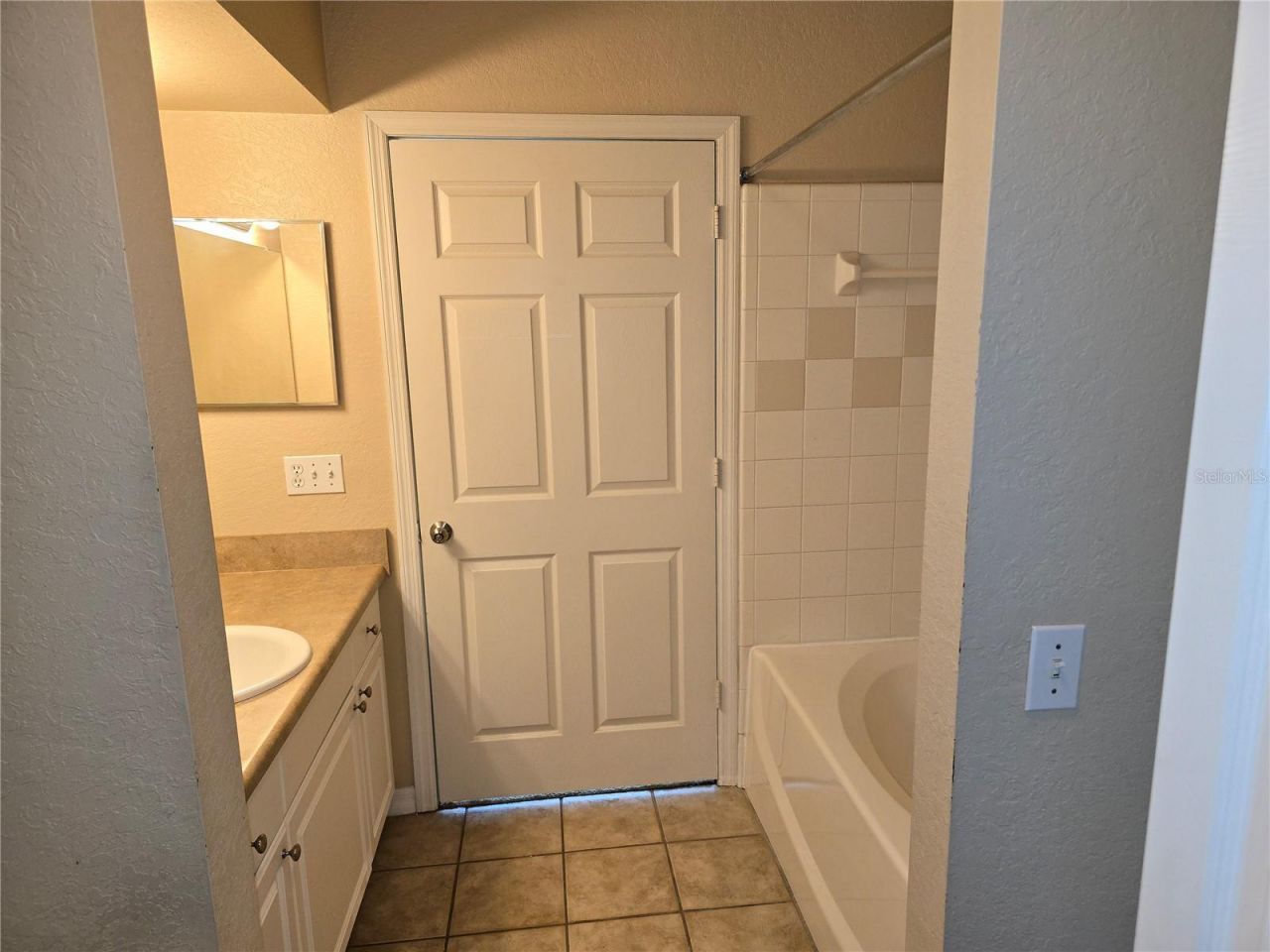 5601 Rosehill Road, Unit 203, Sarasota, FL 34233 Photo