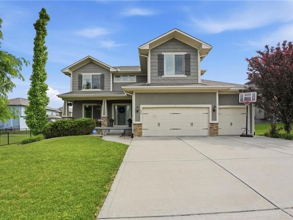 506 SW Lake Side Avenue, Lee's Summit, MO 64064