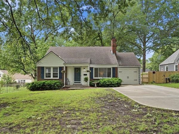 5440 Birch Street, Roeland Park, KS 66205