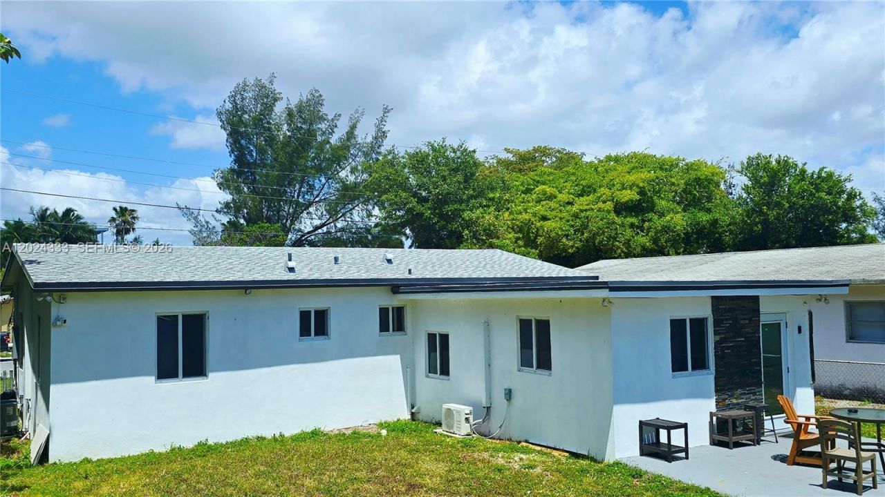 139 NW 14th Way , Dania Beach, FL 33004 Photo