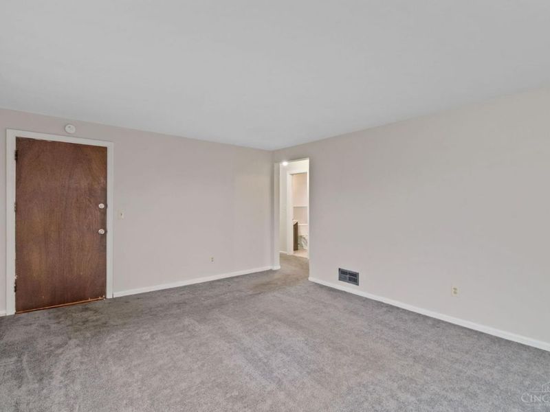 2503 Rack, Cincinnati, OH 45239 Photo 17