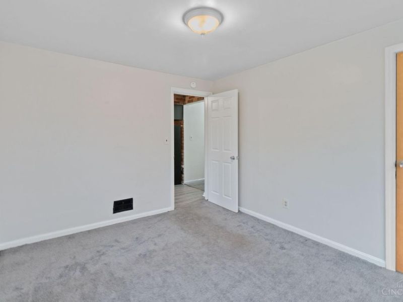 2503 Rack, Cincinnati, OH 45239 Photo 6