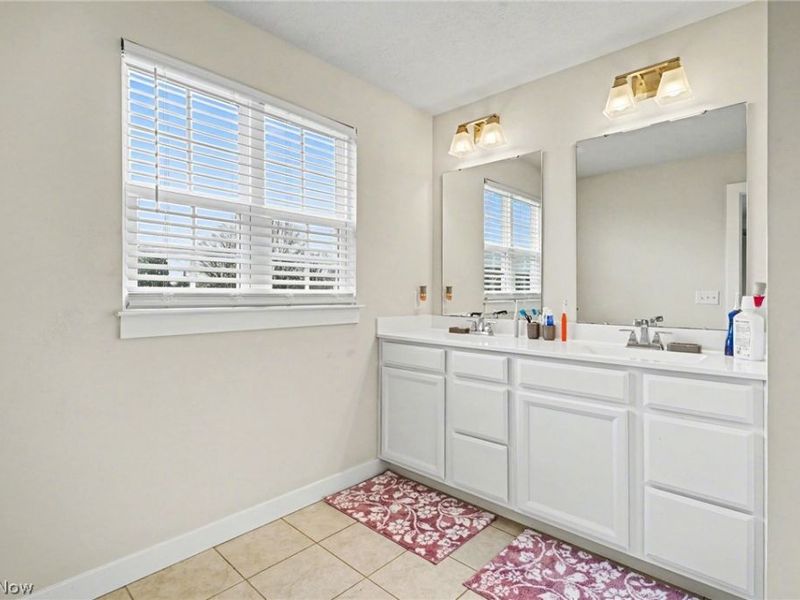 3268 Stoneleigh Road NE, Canton, OH 44721 Photo 16