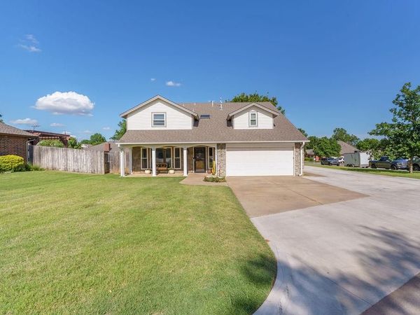908 Sherwood Street, Weatherford, OK 73096