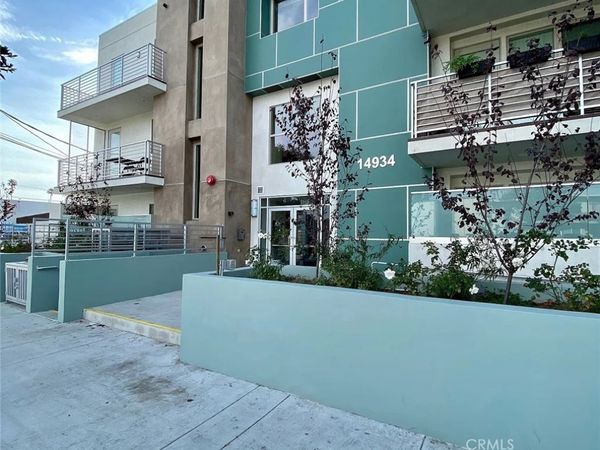 14934 Burbank Boulevard , Unit 102, Sherman Oaks, CA 91411
