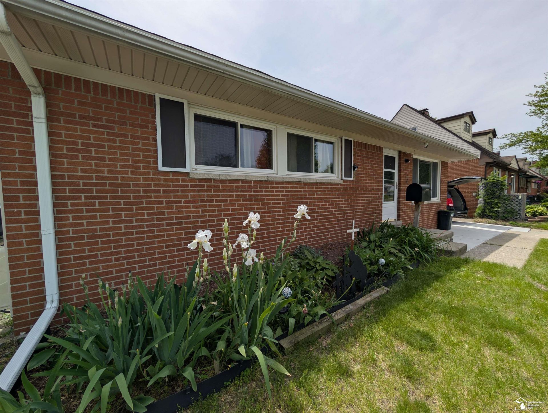 37613 Castle Drive, Romulus, MI 48174 Main Photo