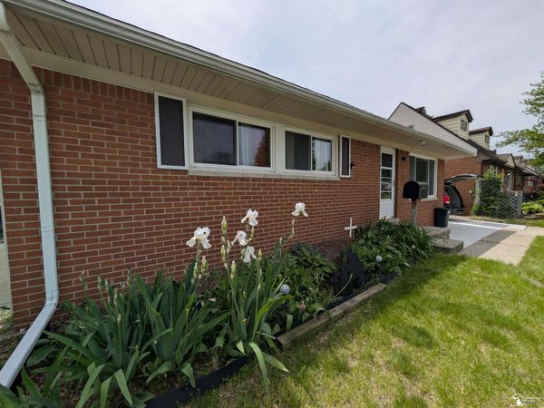 37613 Castle Drive, Romulus, MI 48174