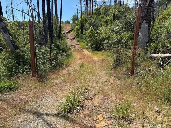 1833 Hunter Point Dr , Upper Lake, CA 95485