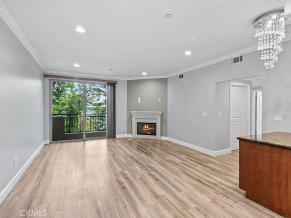 11280 La Maida Street , Unit 303, North Hollywood, CA 91601