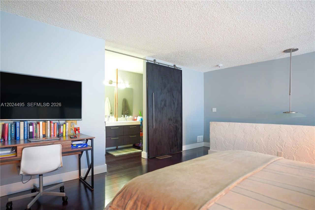 18101 NW 68th Ave , Unit C204, Hialeah, FL 33015 Photo