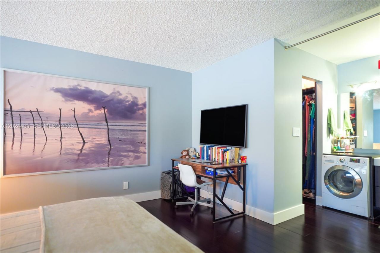 18101 NW 68th Ave , Unit C204, Hialeah, FL 33015 Photo