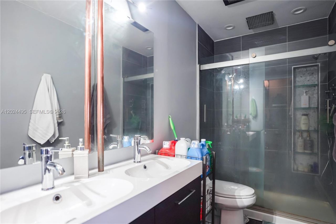 18101 NW 68th Ave , Unit C204, Hialeah, FL 33015 Photo