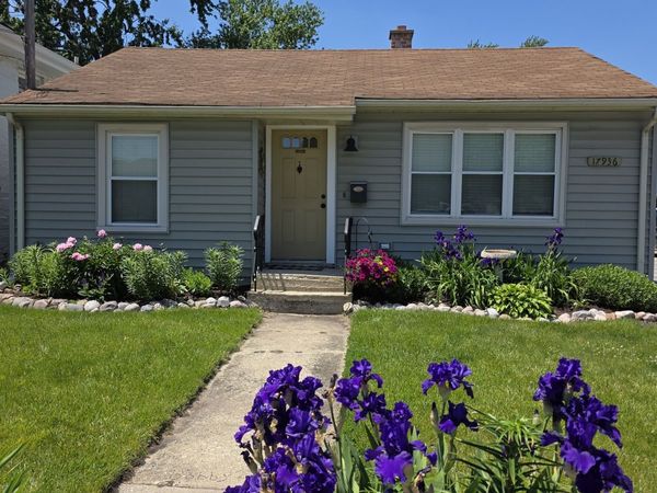 17936 Hickory Street , Lansing, IL 60438