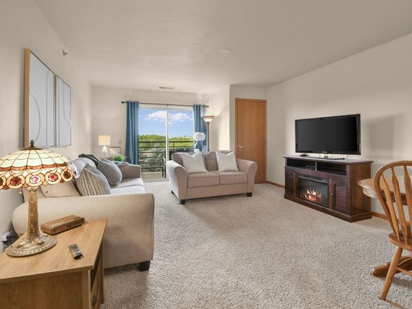102 PRAIRIE HEIGHTS Drive, Unit 212, Verona, WI 53593