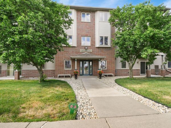 102 PRAIRIE HEIGHTS Drive, Unit 212, Verona, WI 53593