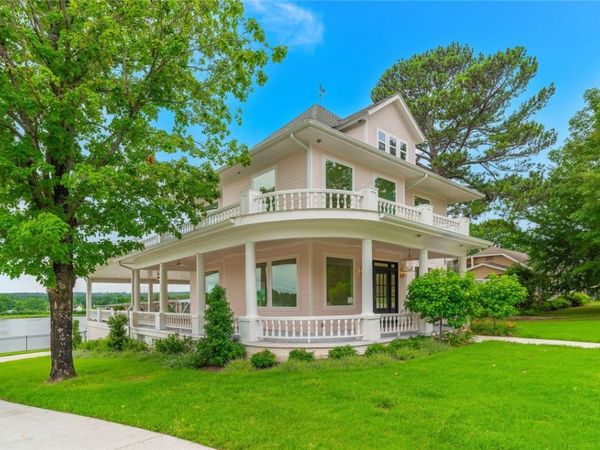 601 W River Street , Ozark, AR 72949
