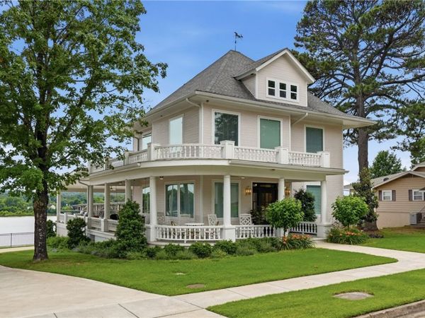 601 W River Street , Ozark, AR 72949