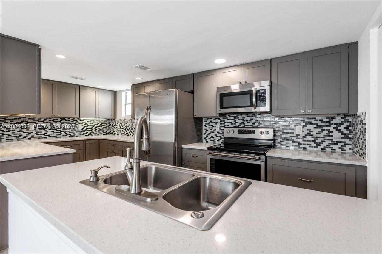 5800 Rambler Rose Way, West Palm Beach, FL 33415 Photo