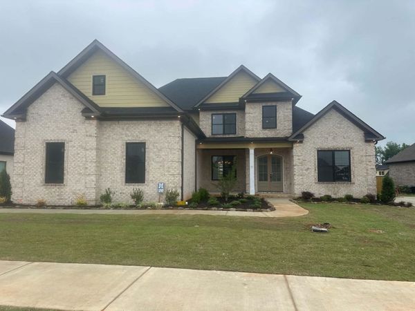 22931 Gunner Cir, Athens, AL 35613