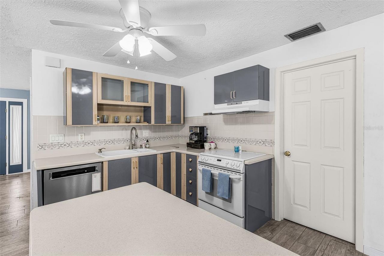 1320 SE 26th Terrace, Cape Coral, FL 33904 Photo
