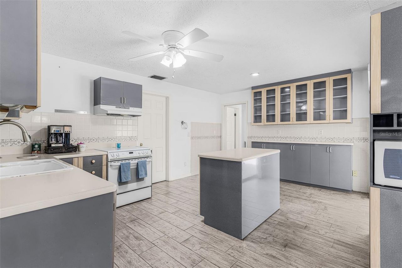 1320 SE 26th Terrace, Cape Coral, FL 33904 Photo