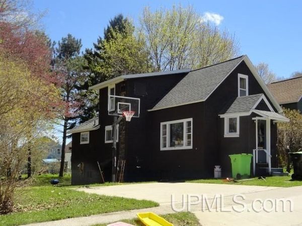 207 Chestnut Street, Munising, MI 49862