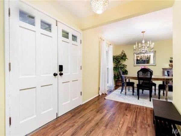 6 Pacer Court , Florissant, MO 63033